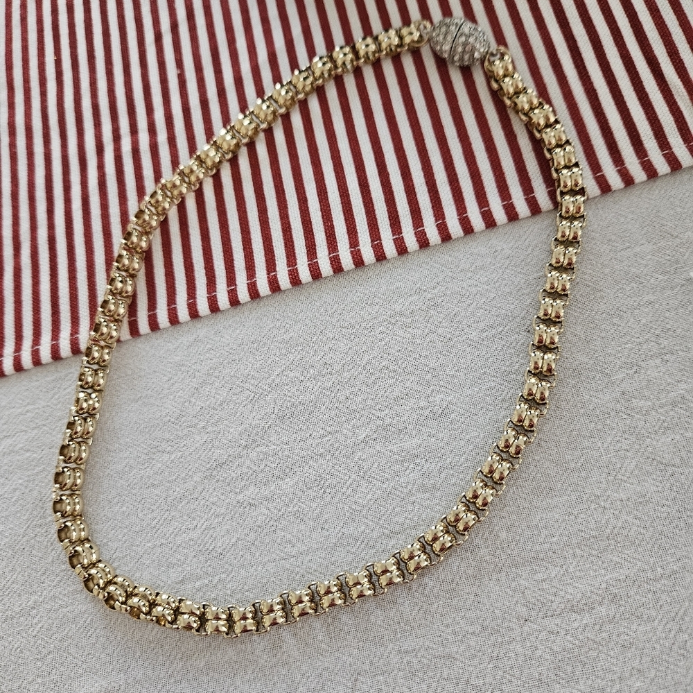 Gold linked necklace with magnet crystal egg closure